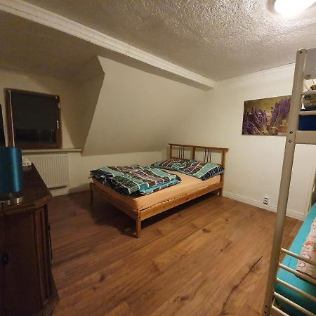 Dachgeschosswohnung In Neumuenster 2 Zimmer Buitenkant foto