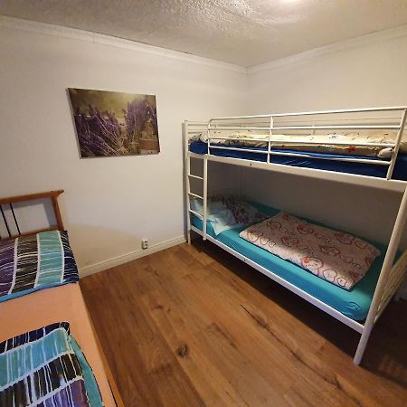 Dachgeschosswohnung In Neumuenster 2 Zimmer Buitenkant foto