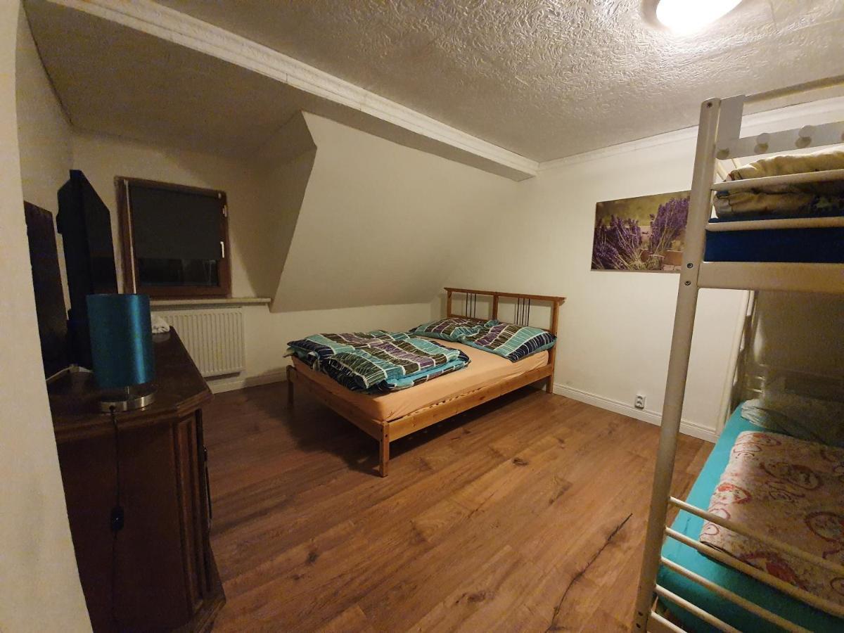 Dachgeschosswohnung In Neumuenster 2 Zimmer Buitenkant foto