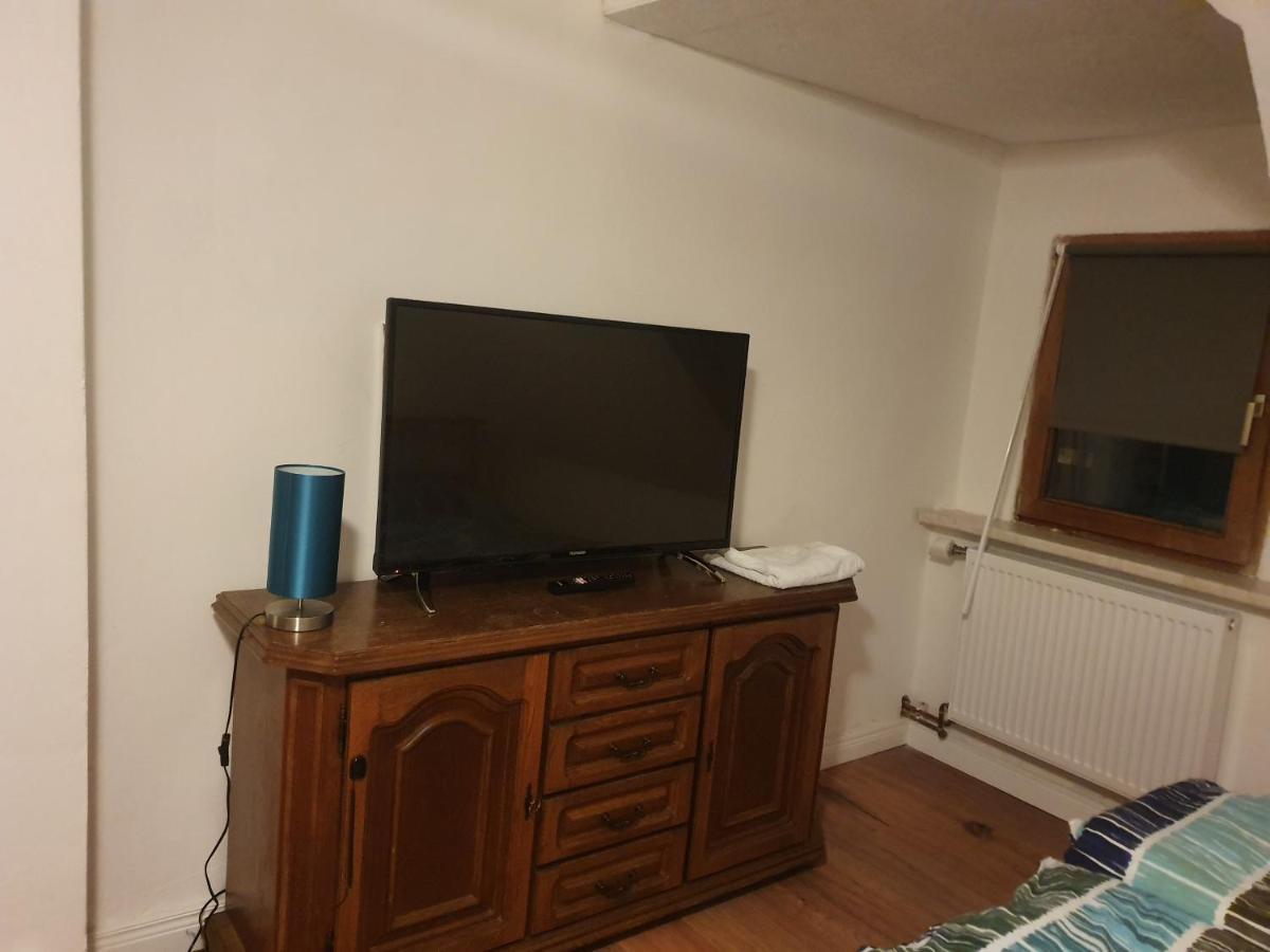 Dachgeschosswohnung In Neumuenster 2 Zimmer Buitenkant foto